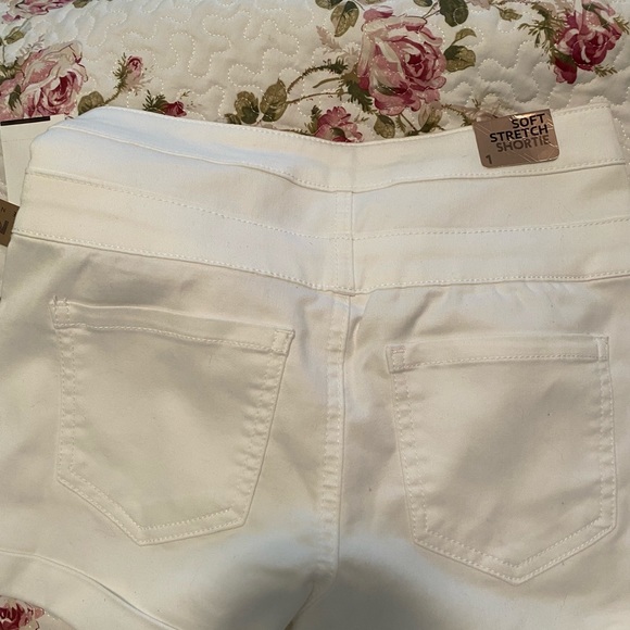 Junior white shorts size 1 NWT - Picture 5 of 5
